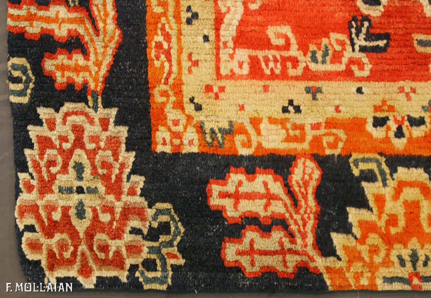 قالی آنتیک فرش تبت کد:۵۹۰۲۱۰۸۷